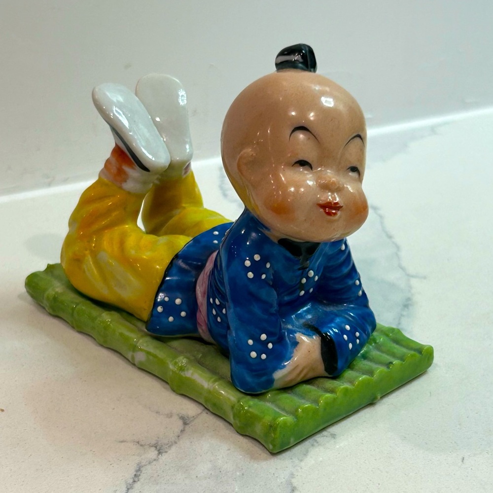 Maruri Japan Figurine